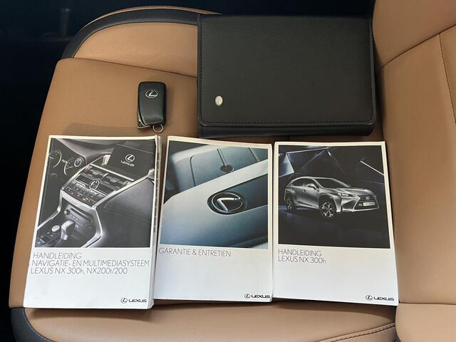 Lexus NX 300h AWD Business Line Automaat / Trekgewicht 1.500 kg / Trekhaak / Stoelverwarming / Cruise Control / Achteruitrij camera / DAB / Climate Control / Bluetooth / Lederen Bekleding