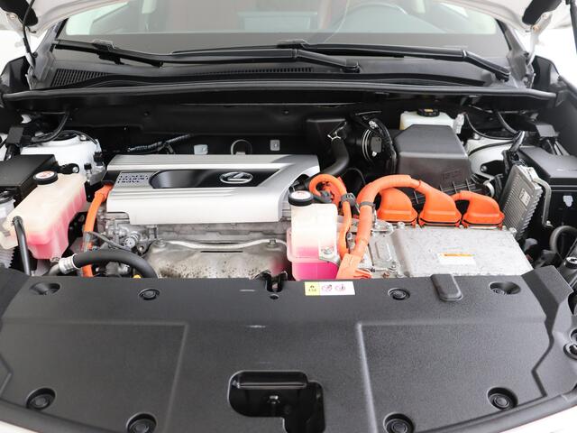 Lexus NX 300h AWD Luxury Line | Panoramadak | Trekhaak | Elektrisch Bedienbare Stoelen |