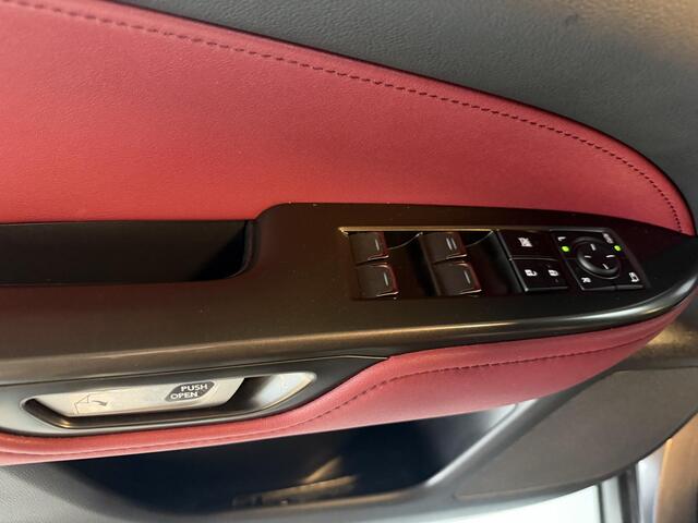 Lexus NX 350h AWD Luxury Line | LEDER | CAMERA | LED LAMPEN | ADAPTIEVE CRUISE | DODEHOEK DETECTIE | HUD DISPLAY | STUURVERWARMING/VERWARMDE STOELEN | NAVIGATIE |