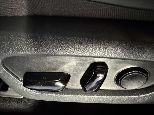 Lexus NX 350h AWD Luxury Line | LEDER | CAMERA | LED LAMPEN | ADAPTIEVE CRUISE | DODEHOEK DETECTIE | HUD DISPLAY | STUURVERWARMING/VERWARMDE STOELEN | NAVIGATIE |