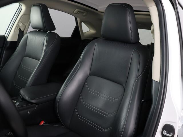 Lexus NX 300h AWD Luxury Line Parelmoer wit! (Afn. Trekhaak / Pano / ACC / Navi / Carplay)