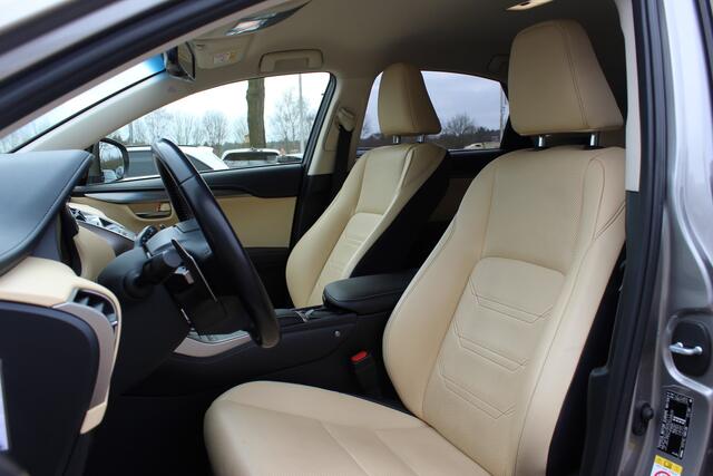 Lexus NX 300h AWD Luxury Line / Trekhaak / Camera / Leder / Keyless / 18'' / Navigatie / Stoelverwarming / Cruise Control