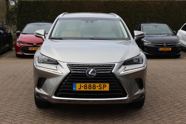 Lexus NX 300h AWD Luxury Line / Trekhaak / Camera / Leder / Keyless / 18'' / Navigatie / Stoelverwarming / Cruise Control