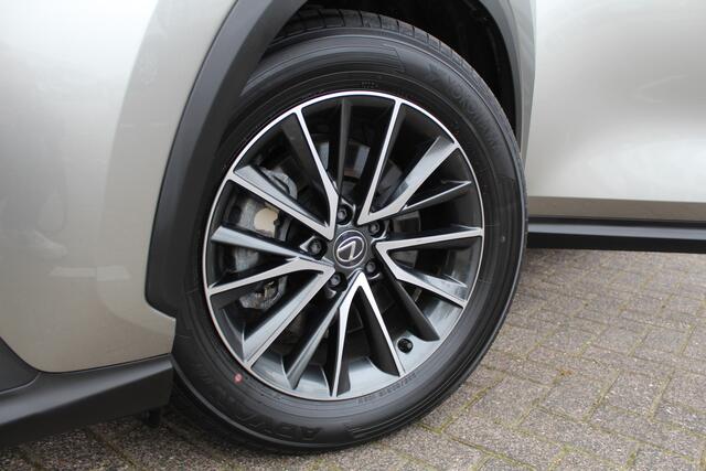 Lexus NX 450h+ AWD Luxury Line | Rijklaar | Trekhaak 1.500kg | Leder | Stoel-/stuurverw. | El.achterklep | Blind Spot | El.stoelen