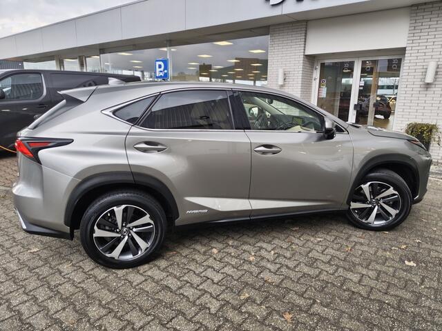Lexus NX 300h AWD President Line | Mark Levison | Pano | HUD | Sensoren