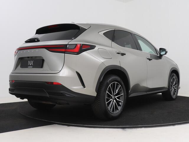 Lexus NX 450h+ AWD Launch Edition | BTW Voertuig | Blind Spot Monitor | Head-Up Display | Stoelverwarming+ stoelventilatie | Elektrische stoel + geheugen | Elektrische achterklep |
