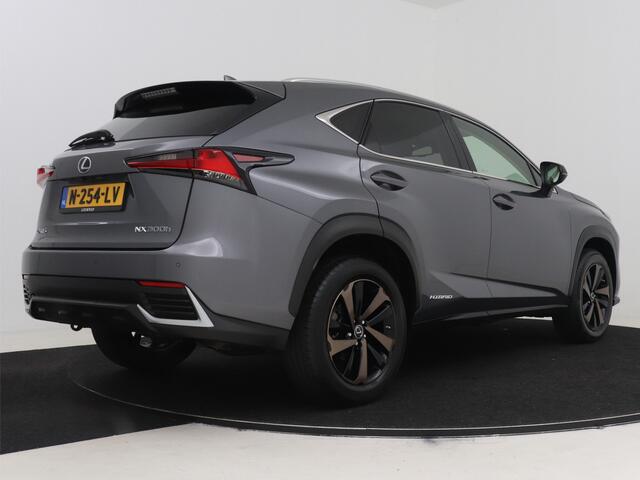 Lexus NX 300h AWD Premium | Stoelverwarming | Lederen bekleding | Premium uitgevoerd |