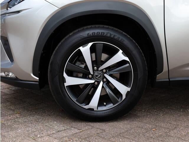 Lexus NX 300h AWD President Line | Panoramadak | Mark Levinson | Stoelventilatie
