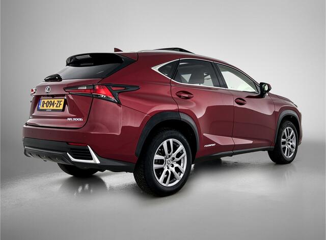 Lexus NX 300h AWD Luxury Line Limited | Schuif - / kanteldak | Fietsendragerbeugel |