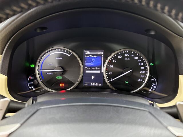 Lexus NX 300h AWD Luxury Line Limited | Schuif - / kanteldak | Fietsendragerbeugel |