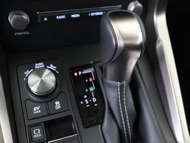 Lexus NX 300h AWD Business Line | Dealer Onderhouden | Schuif/kantel Dak | Lederen bekleding | Elektrisch Verstelbare stoel | Stoelverwarming | Adaptive Cruise Control | Elektrische achterklep | Navigatie | Climate Control