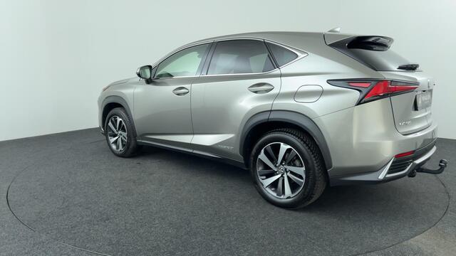 Lexus NX 300h AWD President Line, Pano!