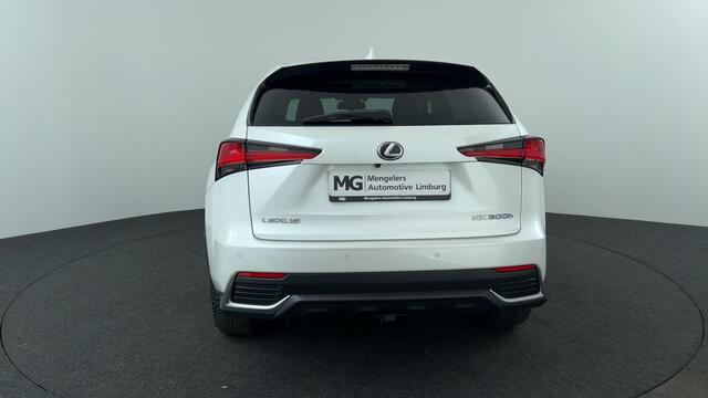 Lexus NX 300h AWD Luxury Line, Panodak, trekhaak!