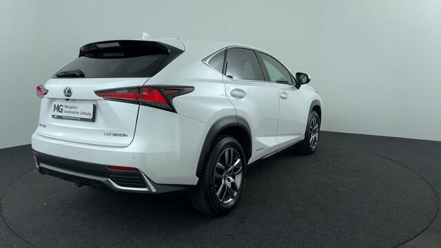 Lexus NX 300h AWD Luxury Line, Panodak, trekhaak!