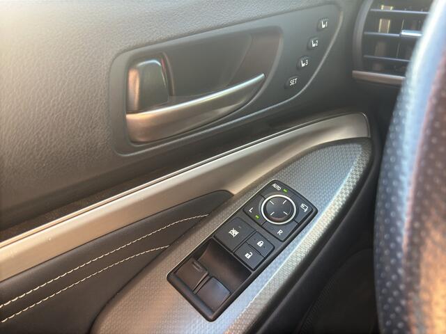 Lexus RC 300h F SPORT | Dealer onderhouden | Dodehoek | Keyless | Stoel vent.