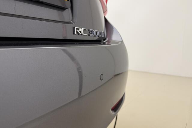 Lexus RC 300h F Sport Premium Hybride | Automaat | VOL opties | Mark Levinson | Lederen bekleding | Stoel/stuurverwarming | Schuif/kantel dak | Cruise Control | Navigatie | 1e eigenaar