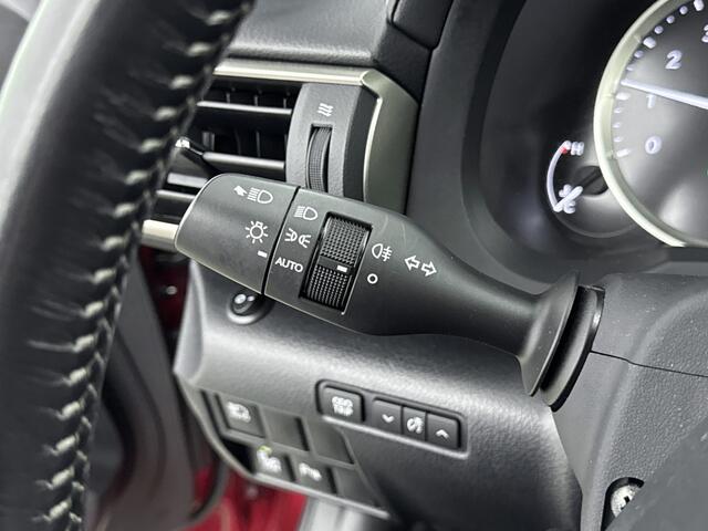 Lexus RC 300h Luxury Line | Carplay | Schuif- Kanteldak | Stoelverwarming & Koeling |