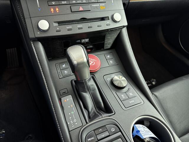 Lexus RC 300h Luxury Line | Carplay | Schuif- Kanteldak | Stoelverwarming & Koeling |