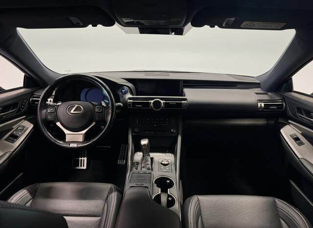 Lexus RC 300h F Sport Line | Carplay | Stoelverwarming & Koeling | Stoelgeheugen |