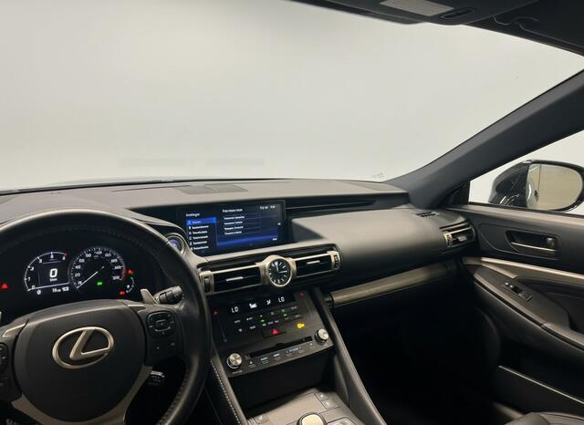 Lexus RC 300h F Sport Line | Carplay | Stoelverwarming & Koeling | Stoelgeheugen |