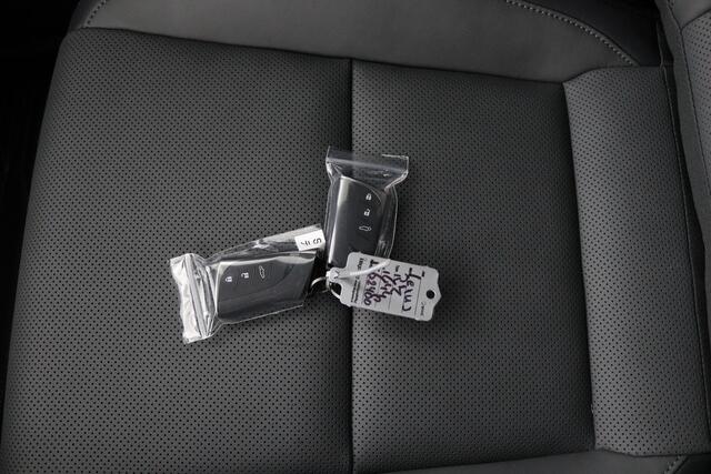 Lexus RZ 350e 35th Edition 77 kWh | Nieuw! | Uit voorraad leverbaar | Modeljaar 2026 | 20 Inch Lichtmetalen velgen