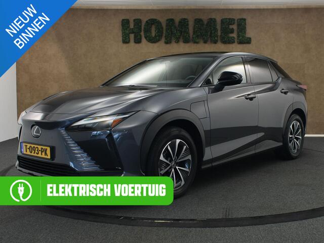 Lexus RZ 450e Executive Line 71 kWh - SOH 96,9 % !!!!- ORIGINEEL NEDERLANDSE AUTO - AFNEEMBARE TREKHAAK - TREKGEWICHT 750 KG - AFKOMSTIG VAN 1E EIGENAAR - 3 FASE - 2 LAADKABELS - LEDEREN BEKLEDING - BEIDE VOORSTOELEN ELEKTRISCH VERSTELBAAR - VOORSTOELEN VERWARMD -