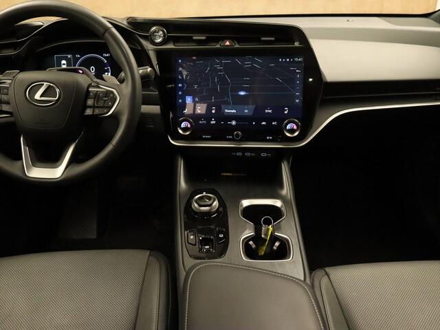 Lexus RZ 450e Executive Line 71 kWh - SOH 96,9 % !!!!- ORIGINEEL NEDERLANDSE AUTO - AFNEEMBARE TREKHAAK - TREKGEWICHT 750 KG - AFKOMSTIG VAN 1E EIGENAAR - 3 FASE - 2 LAADKABELS - LEDEREN BEKLEDING - BEIDE VOORSTOELEN ELEKTRISCH VERSTELBAAR - VOORSTOELEN VERWARMD -