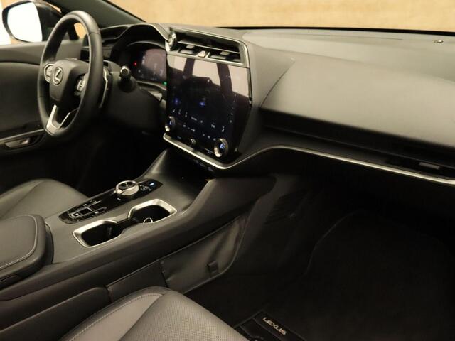 Lexus RZ 450e Executive Line 71 kWh - SOH 96,9 % !!!!- ORIGINEEL NEDERLANDSE AUTO - AFNEEMBARE TREKHAAK - TREKGEWICHT 750 KG - AFKOMSTIG VAN 1E EIGENAAR - 3 FASE - 2 LAADKABELS - LEDEREN BEKLEDING - BEIDE VOORSTOELEN ELEKTRISCH VERSTELBAAR - VOORSTOELEN VERWARMD -