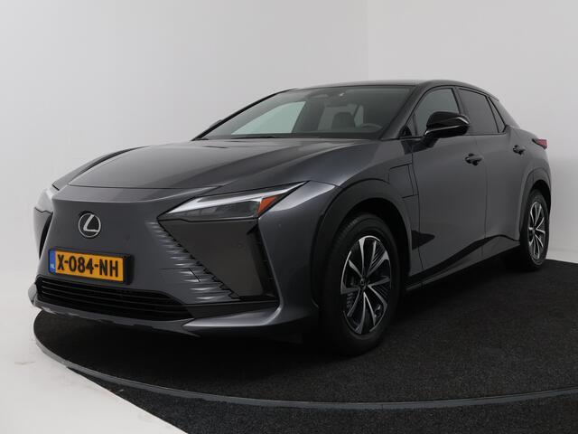 Lexus RZ 450e Executive Line 71 kWh | Panoramadak | Trekhaak | Apple CarPlay / Android Auto (Navigatie) |