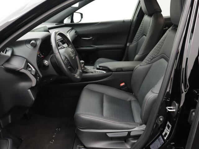 Lexus Ux 250h Black Edition | Dodehoekdetector | 18" LM Velgen | Leder | Navigatie |