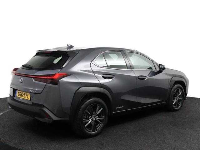 Lexus Ux 250h Luxury Line | Lederen Bekleding | All Season Banden | Parkeersensoren Voor en Achter | Navigatie |