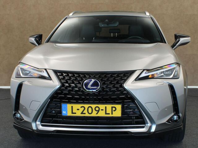 Lexus Ux 250h Preference Line - ORIGINEEL NEDERLANDSE AUTO - APPLE CARPLAY/ANDROID AUTO - ADAPTIEVE CRUISE CONTROL - DODEHOEKDETECTIE - KEYLESS ENTRY/START - LICHTMETALEN VELGEN 18'INCH - PARKEERSENSOREN VOOR EN ACHTER - LED LAMPEN VOOR EN ACHTER