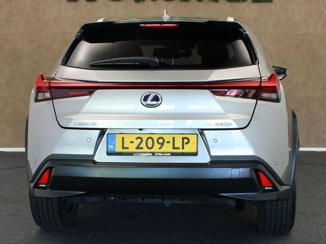 Lexus Ux 250h Preference Line - ORIGINEEL NEDERLANDSE AUTO - APPLE CARPLAY/ANDROID AUTO - ADAPTIEVE CRUISE CONTROL - DODEHOEKDETECTIE - KEYLESS ENTRY/START - LICHTMETALEN VELGEN 18'INCH - PARKEERSENSOREN VOOR EN ACHTER - LED LAMPEN VOOR EN ACHTER