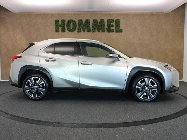 Lexus Ux 250h Preference Line - ORIGINEEL NEDERLANDSE AUTO - APPLE CARPLAY/ANDROID AUTO - ADAPTIEVE CRUISE CONTROL - DODEHOEKDETECTIE - KEYLESS ENTRY/START - LICHTMETALEN VELGEN 18'INCH - PARKEERSENSOREN VOOR EN ACHTER - LED LAMPEN VOOR EN ACHTER