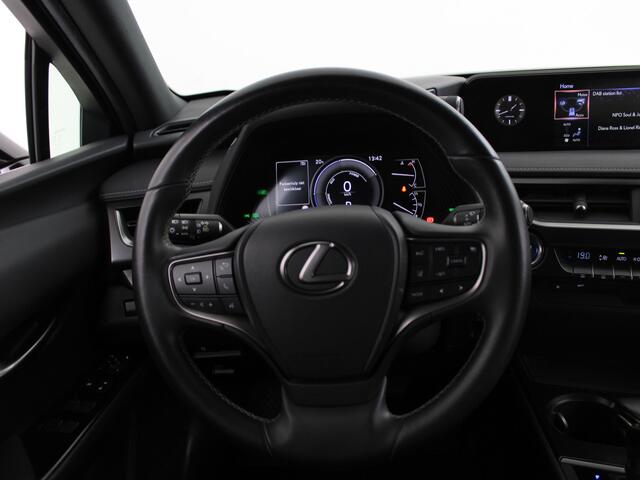 Lexus Ux 250h Business Line Limited | Apple Carplay/ Android Auto | Safety System+ | Dodehoekdetectie | Parkeersensoren en -camera |