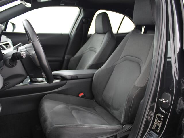 Lexus Ux 250h Business Line Limited | Apple Carplay/ Android Auto | Safety System+ | Dodehoekdetectie | Parkeersensoren en -camera |