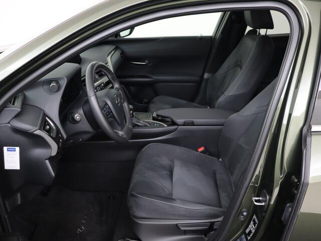 Lexus Ux 250h Preference Line | Trekhaak | 18" Velgen | Apple Carplay & Android Auto |