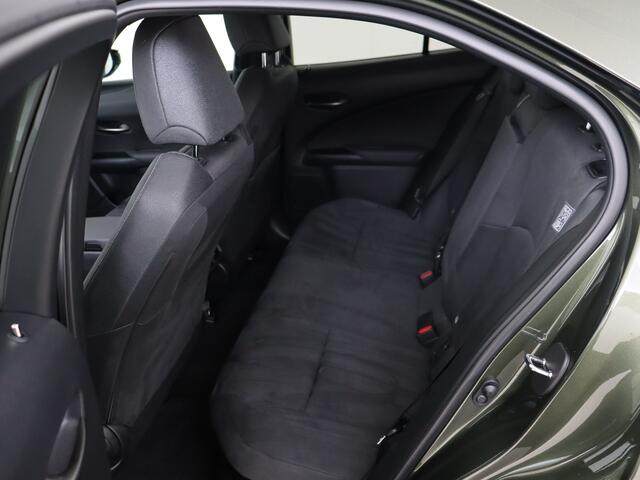 Lexus Ux 250h Preference Line | Trekhaak | 18" Velgen | Apple Carplay & Android Auto |