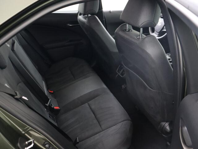 Lexus Ux 250h Preference Line | Trekhaak | 18" Velgen | Apple Carplay & Android Auto |
