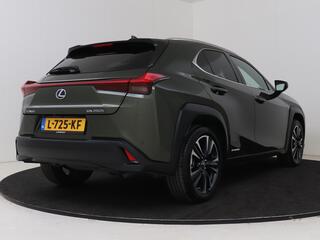 lexus-ux-250h-preference-line--tre
