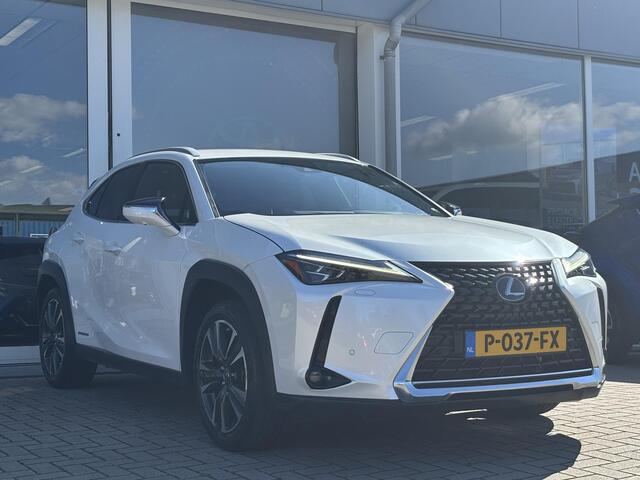 Lexus Ux 250h Executive Line President Pack | Mark Levinson | Stoelventilatie | Memory | Groot scherm | 360 camera | Trekhaak | HUD | Blindspot