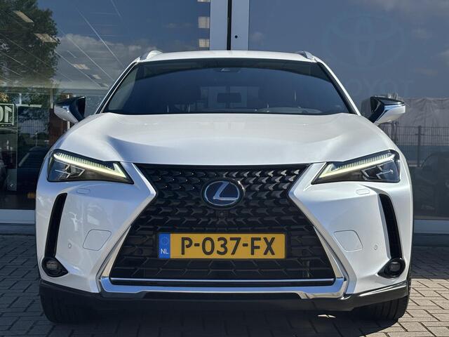 Lexus Ux 250h Executive Line President Pack | Mark Levinson | Stoelventilatie | Memory | Groot scherm | 360 camera | Trekhaak | HUD | Blindspot