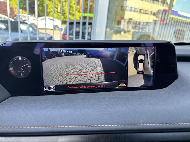 Lexus Ux 250h Executive Line President Pack | Mark Levinson | Stoelventilatie | Memory | Groot scherm | 360 camera | Trekhaak | HUD | Blindspot