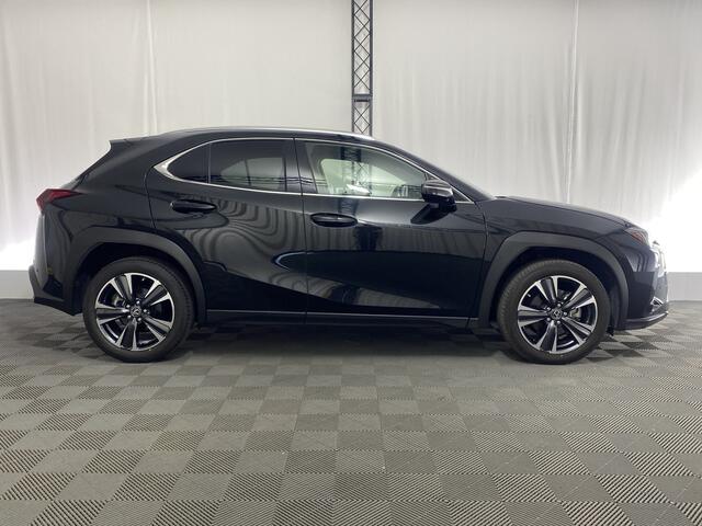 Lexus Ux 250h Comfort Line Automaat | Apple Carplay | Navi | Dodehoek Det. | Camera |