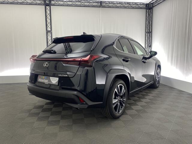 Lexus Ux 250h Comfort Line Automaat | Apple Carplay | Navi | Dodehoek Det. | Camera |