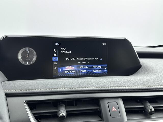 Lexus Ux 250h Business Line Limited | Trekhaak | Stoelverwarming | Apple Carplay /- Android Auto |