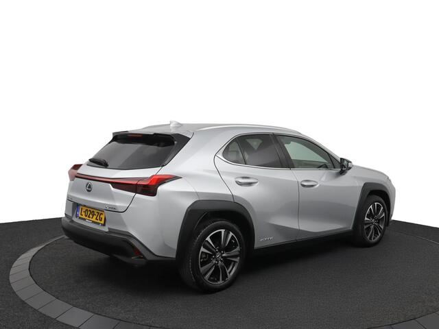Lexus Ux 250h Luxury Line Limited | Elektrisch bedienbare achterklep | Lederen bekleding | Parkeersensoren | Stoelverwarming