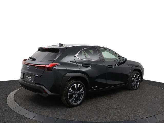 Lexus Ux 250h Business Line | Stoel & Stuurwielverwarming | 18 Inch Lichtmetalen velgen | DAB | Blind Spot Monitor