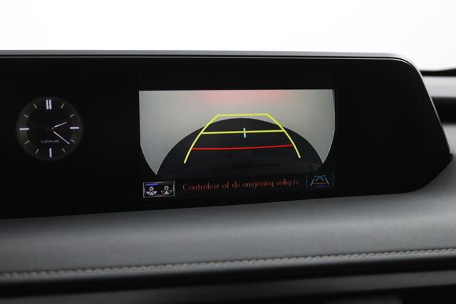 Lexus Ux 250h Business Line | Stoel & Stuurwielverwarming | 18 Inch Lichtmetalen velgen | DAB | Blind Spot Monitor