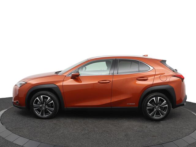Lexus Ux 250h Business Line | Stoel & Stuurwielverwarming | 18 Inch Lichtmetalen velgen | DAB | Blind Spot Monitor
